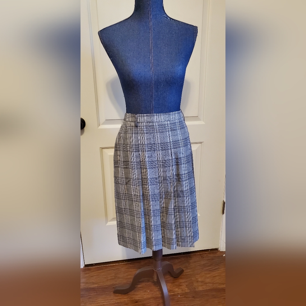 Plaid pleated skirt